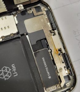 背面が割れたまま使用していませんか？ | iPhone修理 スマートクール